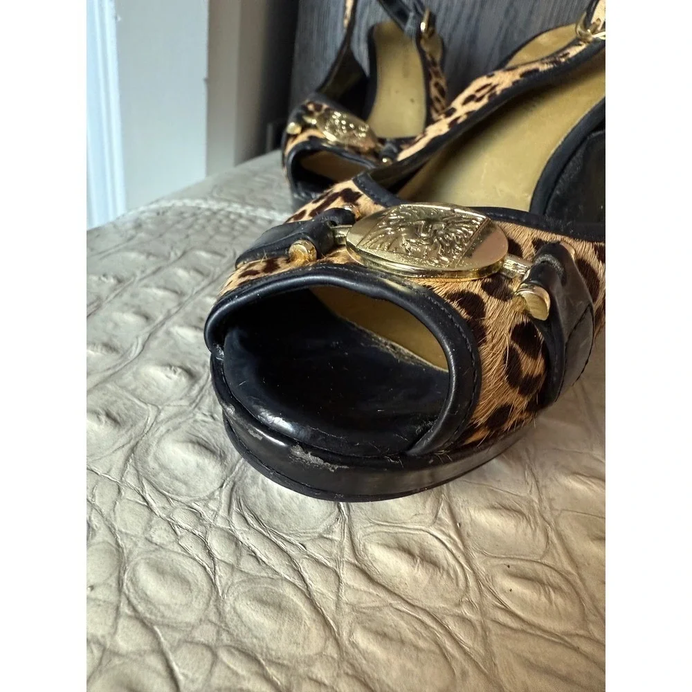 Anne Klein AK Leopard Print Slingback Heels Gold US 8 Medallion Open Toe Pumps